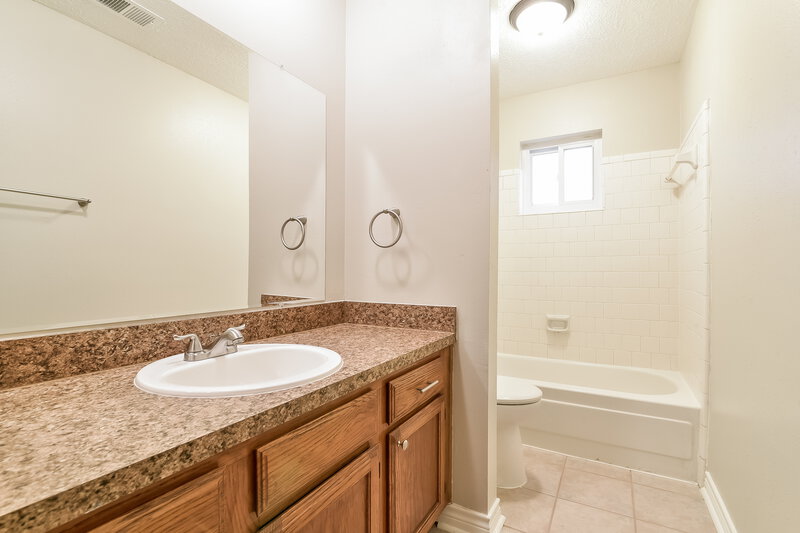 2,095/Mo, 19418 Navarro Mills Drive Tomball, TX 77375 Bathroom View