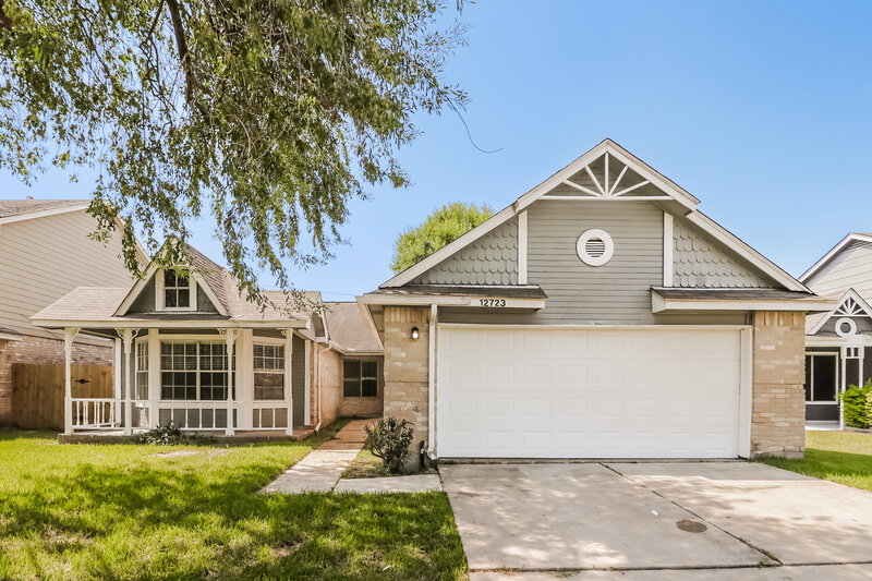 1,915/Mo, 12723 Ashford Knoll Houston, TX 77082 External View