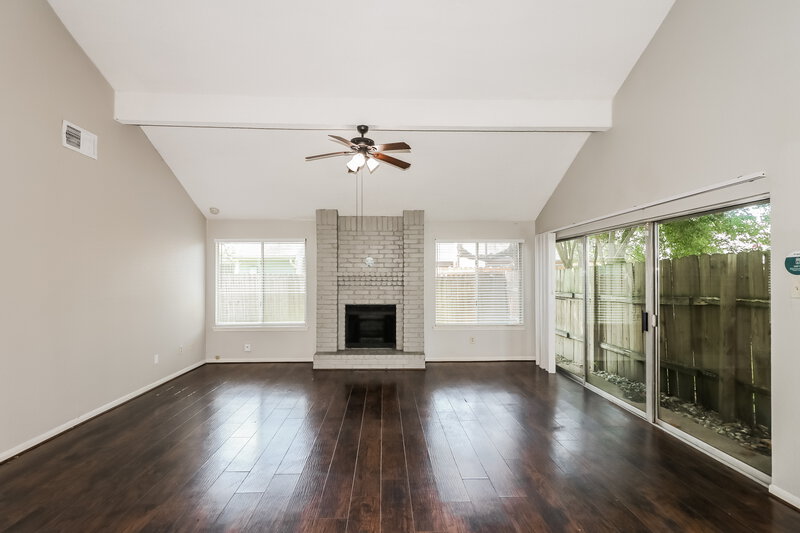 1,915/Mo, 12723 Ashford Knoll Houston, TX 77082 Living Room View