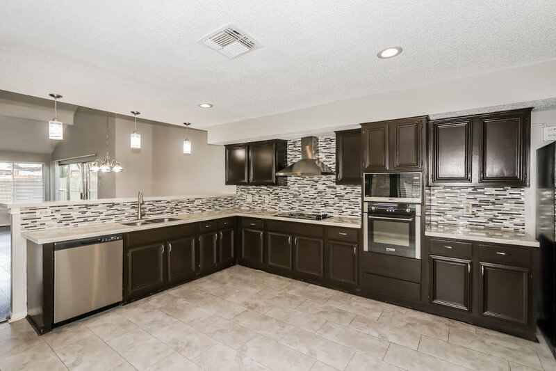 1,915/Mo, 12723 Ashford Knoll Houston, TX 77082 Kitchen View