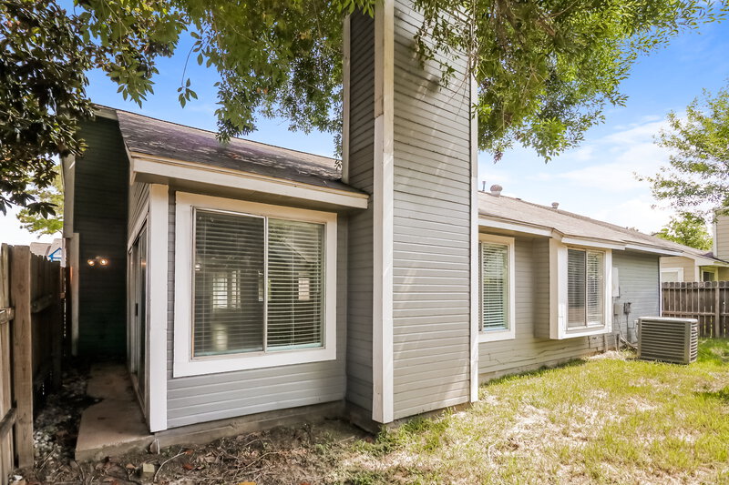 1,915/Mo, 12723 Ashford Knoll Houston, TX 77082 Rear View