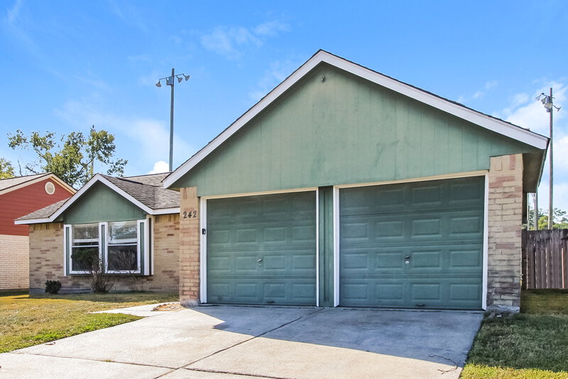 1,565/Mo, 242 Maybrook Drive Houston, TX 77015 Front View