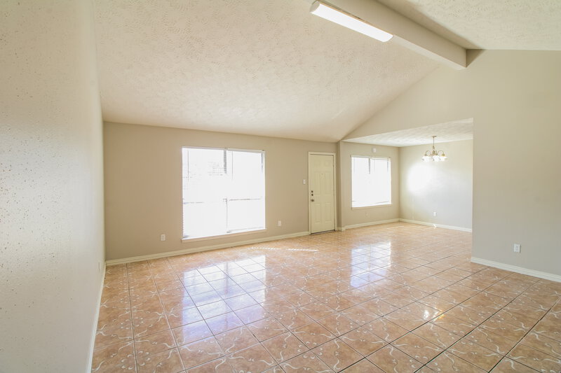 1,565/Mo, 242 Maybrook Drive Houston, TX 77015 Living Room View 2