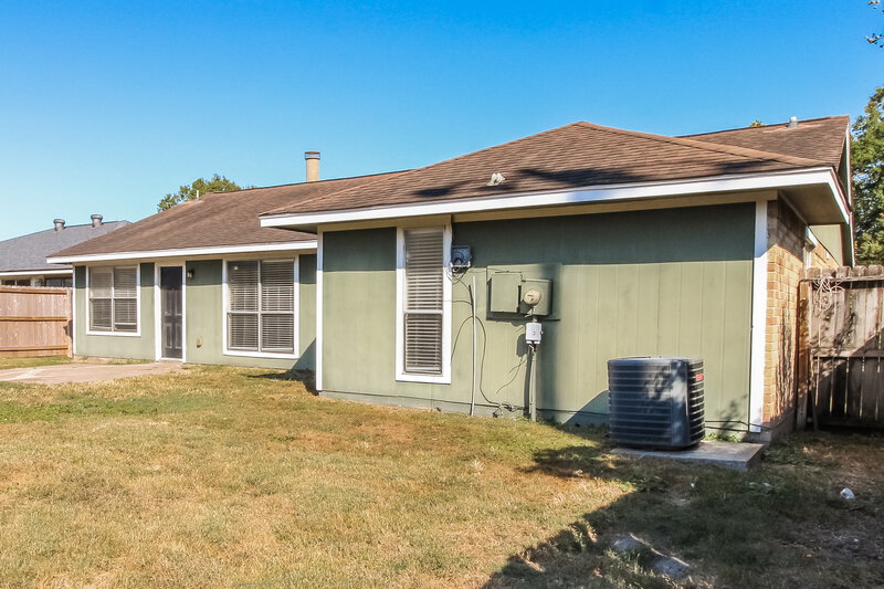 1,565/Mo, 242 Maybrook Drive Houston, TX 77015 Rear View 2