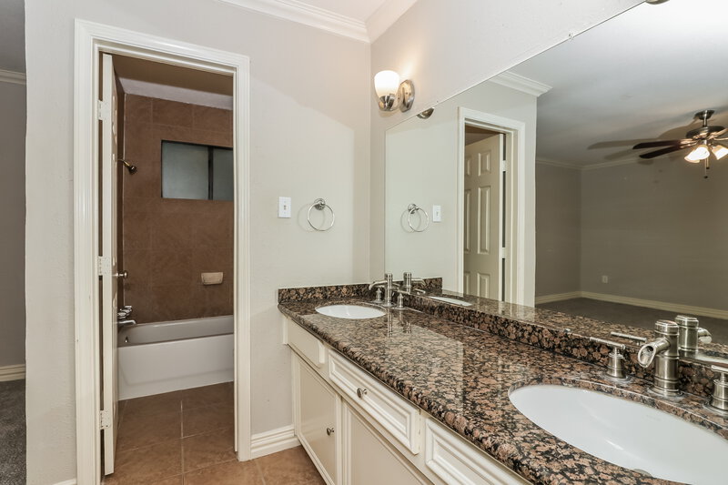 1,665/Mo, 15907 Marsh Hawk Street Humble, TX 77396 Main Bathroom View