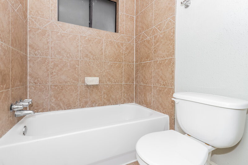 1,665/Mo, 15907 Marsh Hawk Street Humble, TX 77396 Main Bathroom View 2