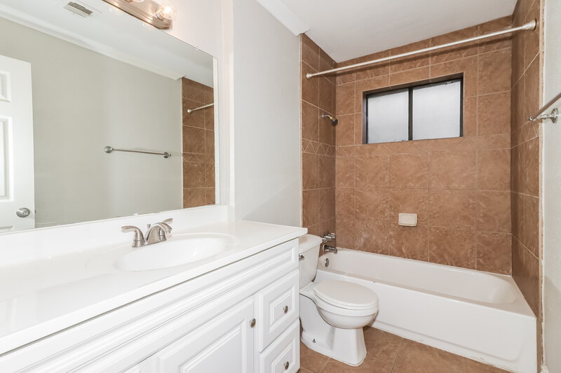 1,665/Mo, 15907 Marsh Hawk Street Humble, TX 77396 Bathroom View