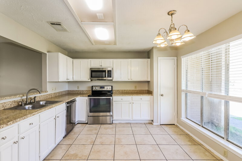 1,940/Mo, 8443 S Meadow Bird Circle Missouri City, TX 77489 Kitchen View