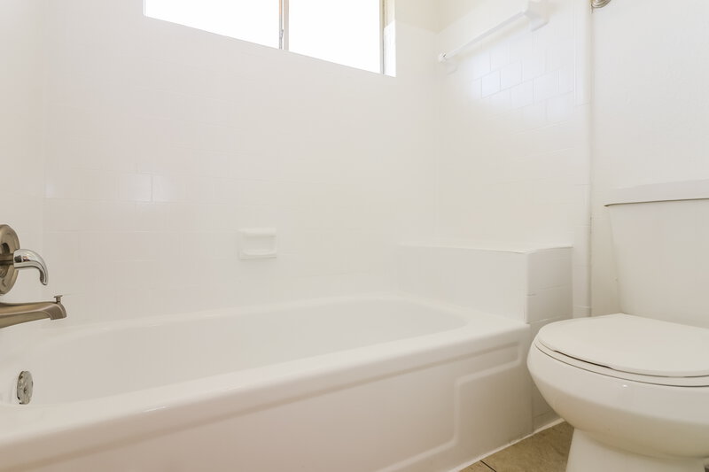 1,940/Mo, 8443 S Meadow Bird Circle Missouri City, TX 77489 Bathroom View