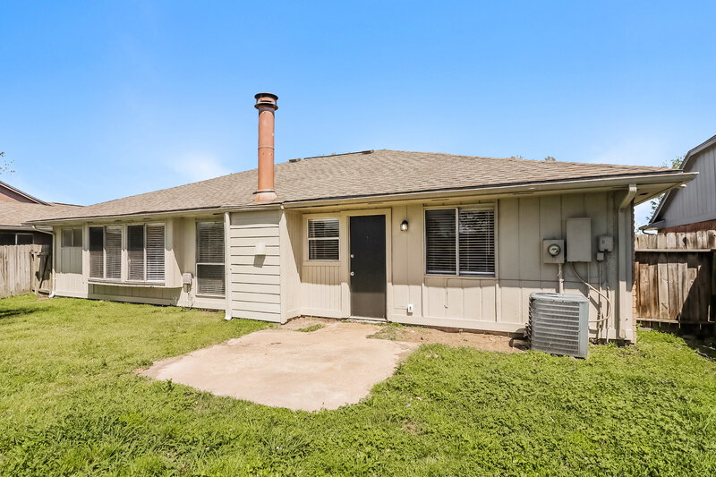 1,940/Mo, 8443 S Meadow Bird Circle Missouri City, TX 77489 Rear View