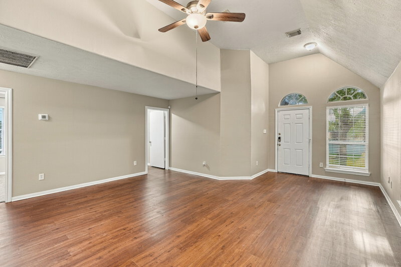 1,765/Mo, 13527 Ambrose Street Houston, TX 77045 Living Room View 2