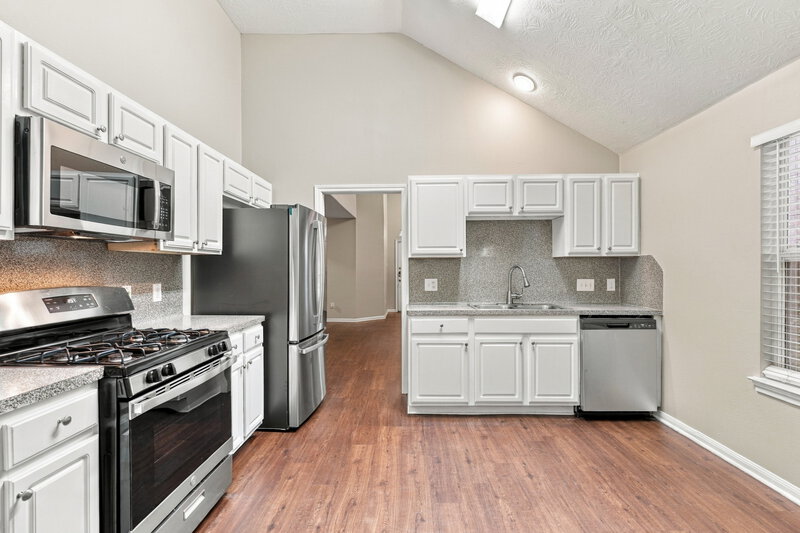 1,765/Mo, 13527 Ambrose Street Houston, TX 77045 Kitchen View 2