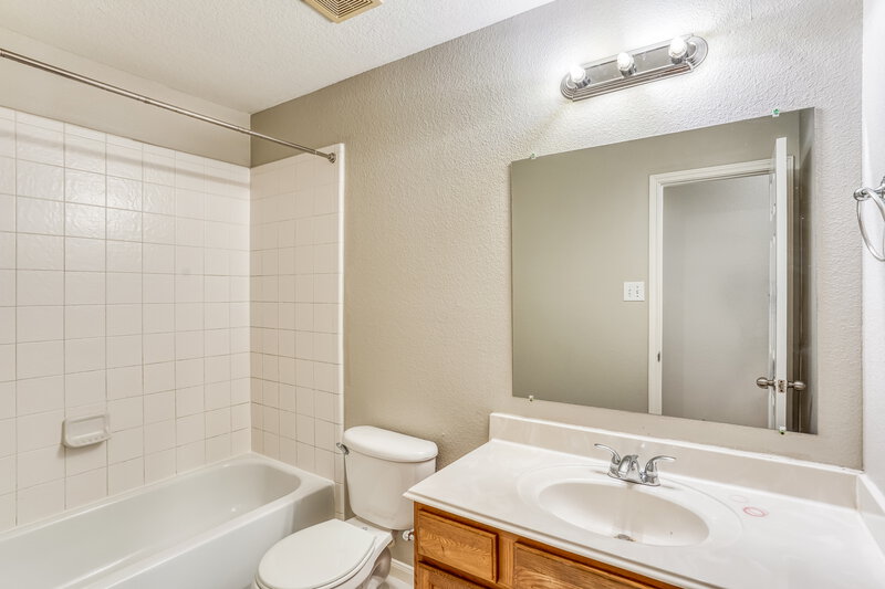 2,145/Mo, 15811 Granite Mountain Trail Houston, TX 77049 Bathroom View
