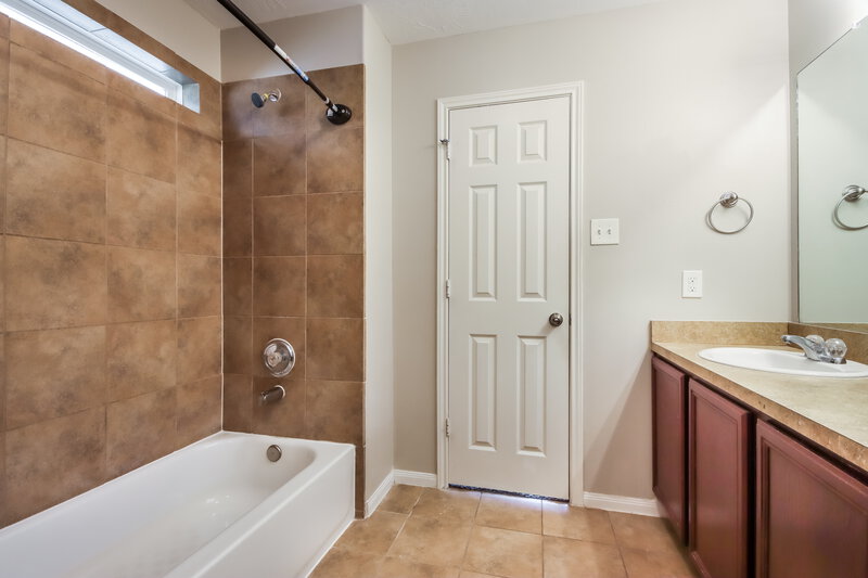 1,690/Mo, 9007 Sweet Blue Jasmine Lane Humble, TX 77338 Bathroom View
