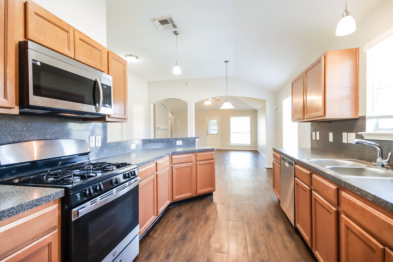 1,760/Mo, 12002 Green Butte Court Houston, TX 77044 Kitchen View 2