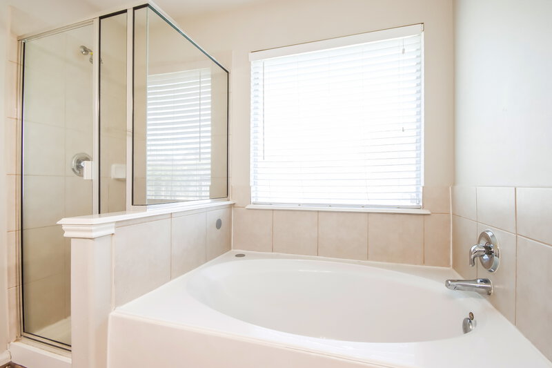 1,760/Mo, 12002 Green Butte Court Houston, TX 77044 Main Bathroom View 2