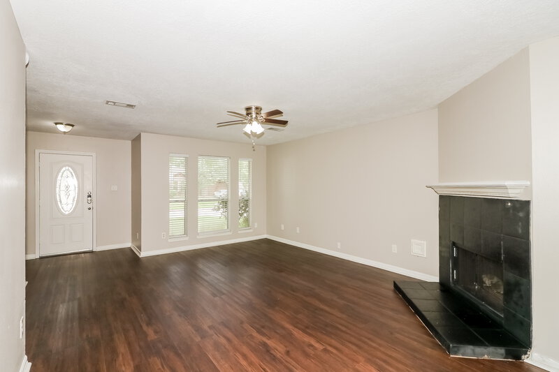 2,125/Mo, 16114 Purpleridge Court Houston, TX 77053 Living Room View