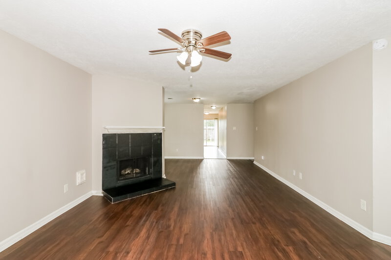2,125/Mo, 16114 Purpleridge Court Houston, TX 77053 Living Room View 2