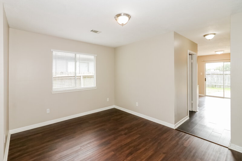 2,125/Mo, 16114 Purpleridge Court Houston, TX 77053 Dining Room View