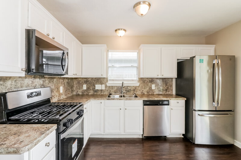 2,125/Mo, 16114 Purpleridge Court Houston, TX 77053 Kitchen View