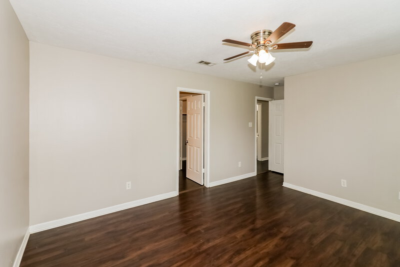 2,125/Mo, 16114 Purpleridge Court Houston, TX 77053 Main Bedroom View