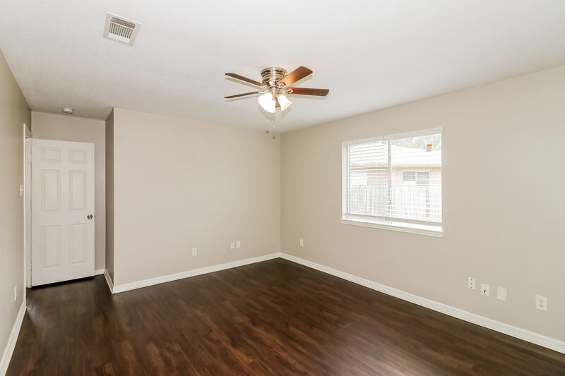 2,125/Mo, 16114 Purpleridge Court Houston, TX 77053 Main Bedroom View 2