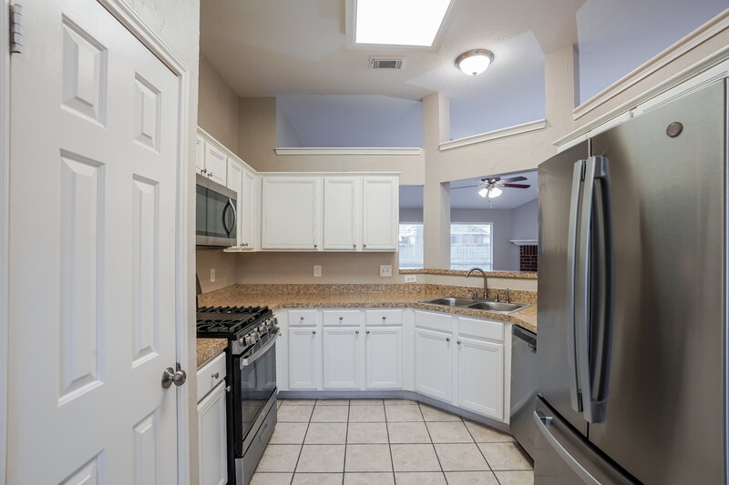 2,060/Mo, 25123 Shalford Drive Spring, TX 77389 Kitchen View