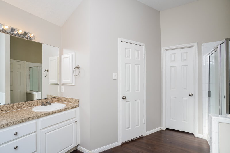 2,060/Mo, 25123 Shalford Drive Spring, TX 77389 Main Bathroom View 2
