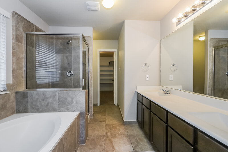 2,420/Mo, 3534 Paganini Place Katy, TX 77493 Main Bathroom View