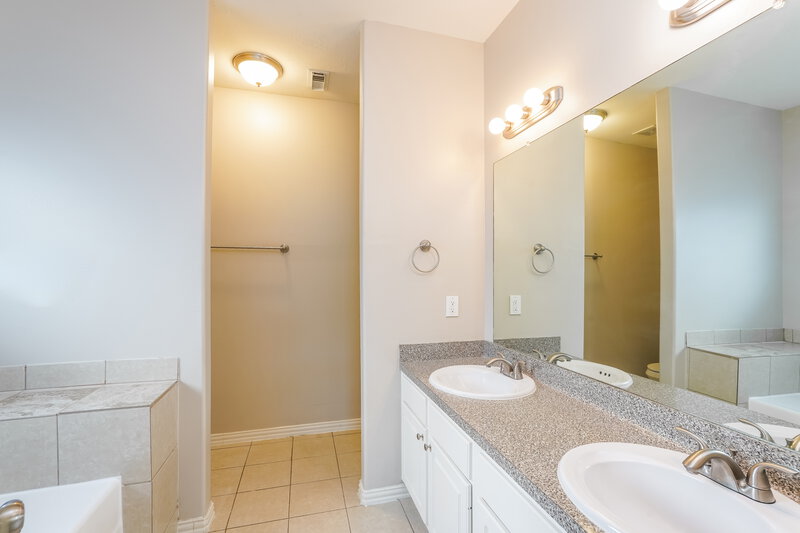 1,960/Mo, 21302 Berry Ridge Lane Tomball, TX 77375 Main Bathroom View