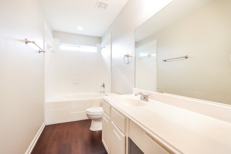 1,700/Mo, 8119 Stagewood Drive Humble, TX 77338 Main Bathroom View
