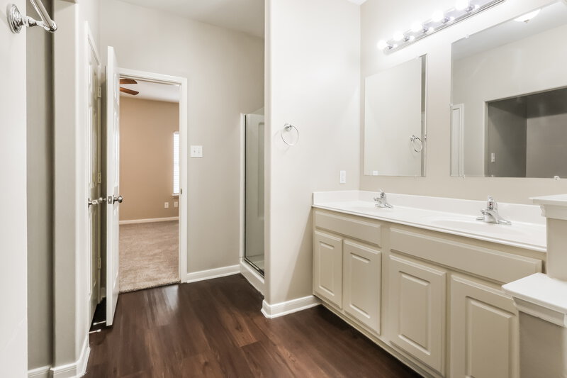 2,220/Mo, 29050 Village Creek Loop Spring, TX 77386 Main Bathroom View 2