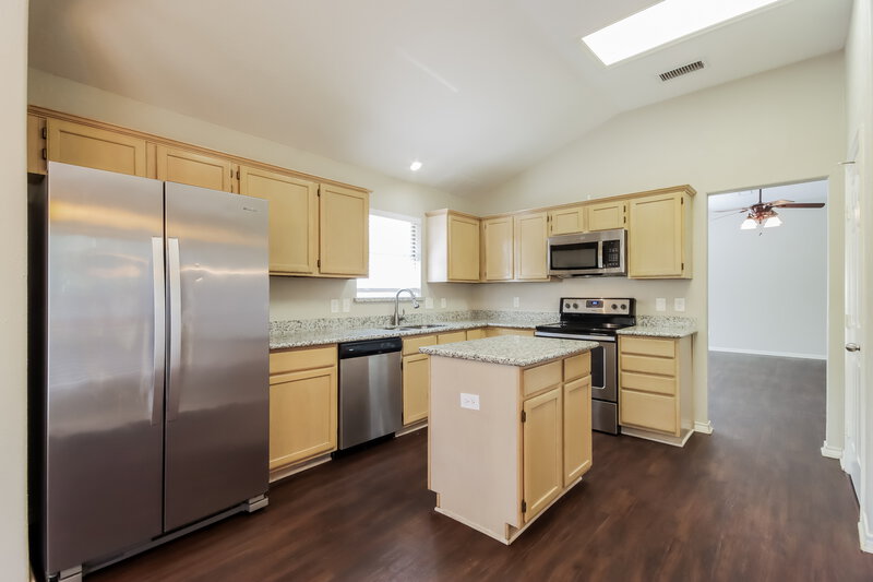 1,920/Mo, 20722 Lake Park Trail Humble, TX 77346 Kitchen View