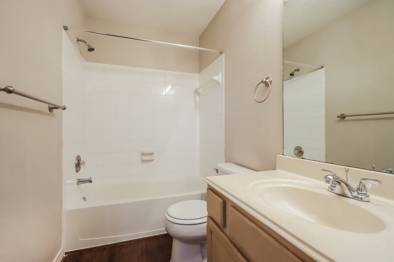 1,920/Mo, 20722 Lake Park Trail Humble, TX 77346 Bathroom View