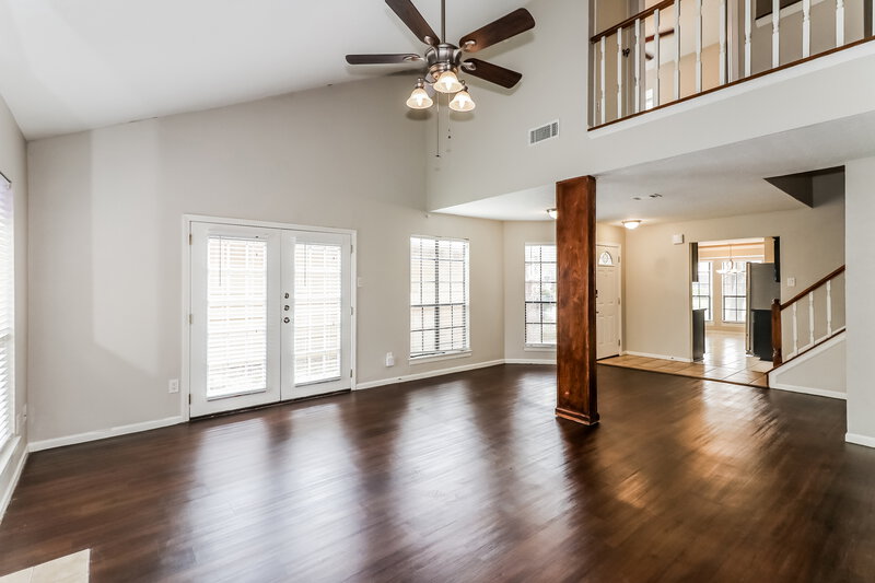 1,905/Mo, 7722 High Village Drive Houston, TX 77095 Living Room View