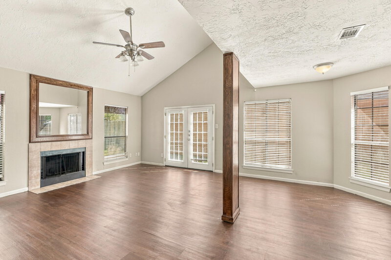 1,905/Mo, 7722 High Village Drive Houston, TX 77095 Living Room View 3