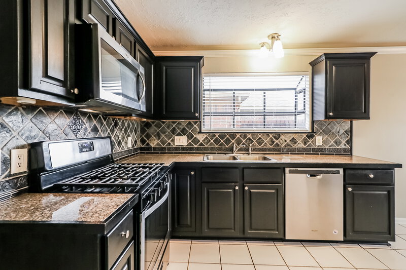 1,905/Mo, 7722 High Village Drive Houston, TX 77095 Kitchen View 2