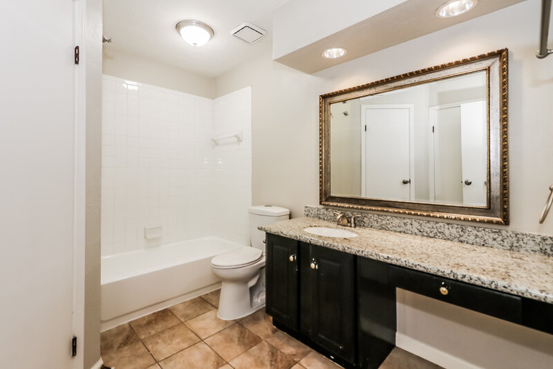 1,905/Mo, 7722 High Village Drive Houston, TX 77095 Main Bathroom View