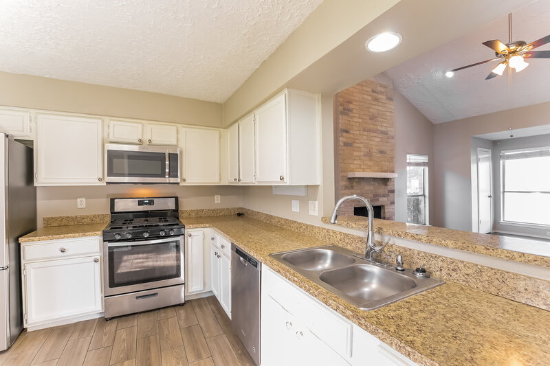1,900/Mo, 18091 Forest Cedars Drive Houston, TX 77084 Kitchen View
