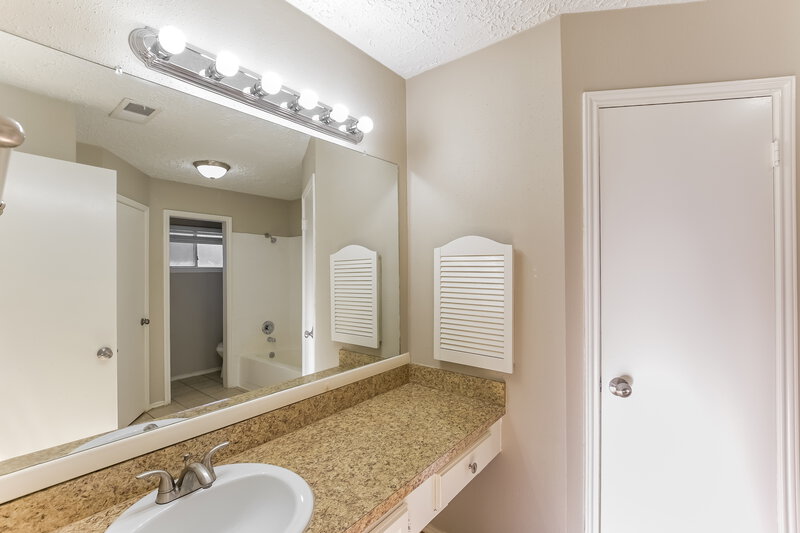 1,900/Mo, 18091 Forest Cedars Drive Houston, TX 77084 Main Bathroom View