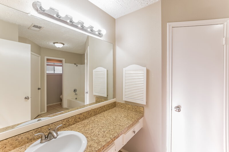 1,900/Mo, 18091 Forest Cedars Drive Houston, TX 77084 Main Bathroom View 3