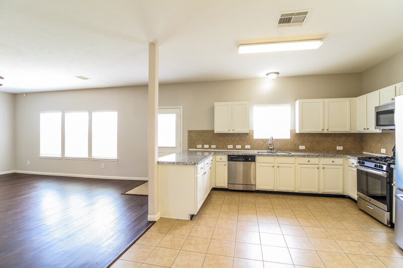3,000/Mo, 18902 Bressingham Drive Tomball, TX 77375 Kitchen View
