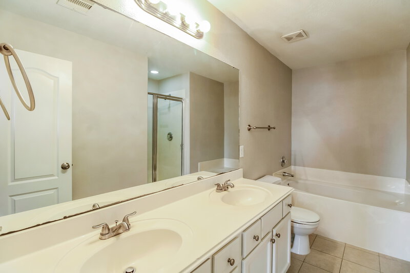 3,000/Mo, 18902 Bressingham Drive Tomball, TX 77375 Main Bathroom View