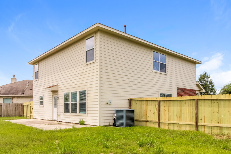 3,000/Mo, 18902 Bressingham Drive Tomball, TX 77375 Rear View 2