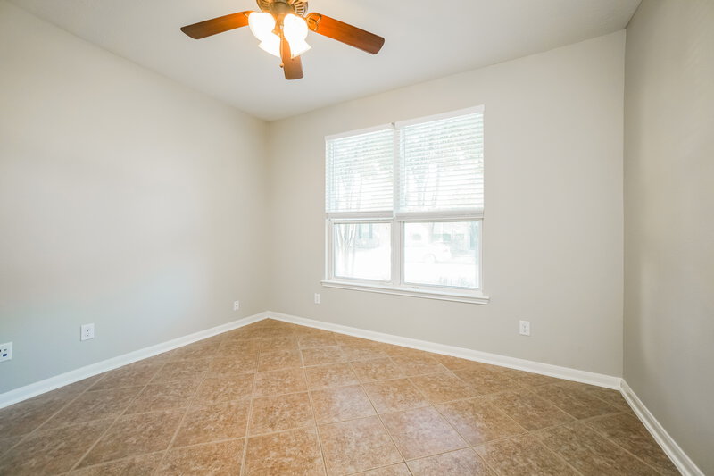 2,150/Mo, 17246 Lafayette Hollow Lane Humble, TX 77346 Office View