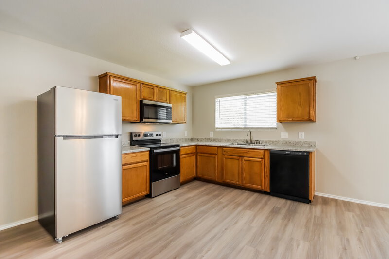 1,720/Mo, 16771 N Thrasher Drive Conroe, TX 77385 Kitchen View
