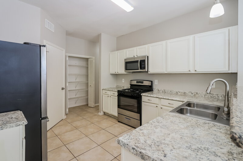 1,910/Mo, 3310 Tenaha Drive Houston, TX 77014 Kitchen View