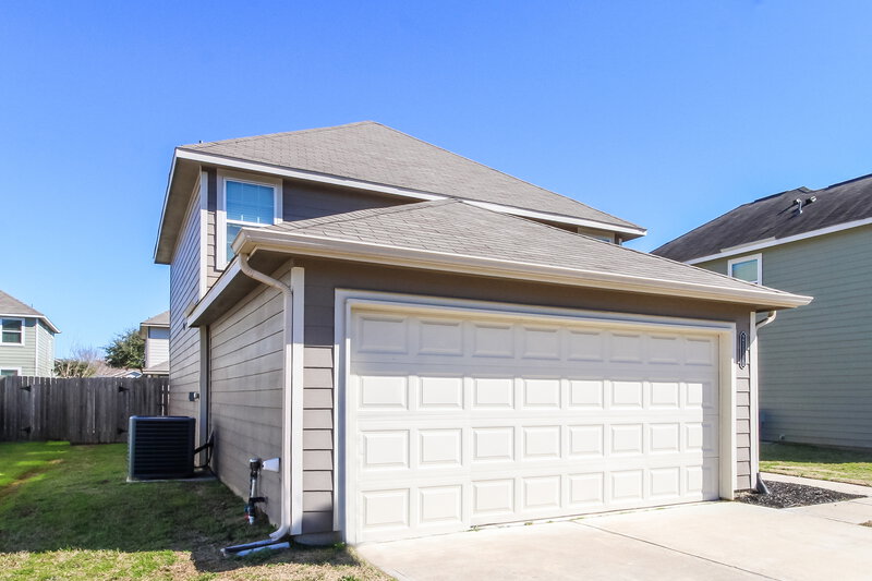 2,110/Mo, 21110 Sugar Orchard Lane Tomball, TX 77375 Front View 2