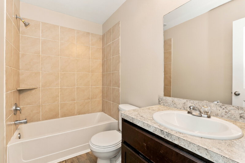 1,725/Mo, 21110 Sugar Orchard Lane Tomball, TX 77375 Primary Bathroom View