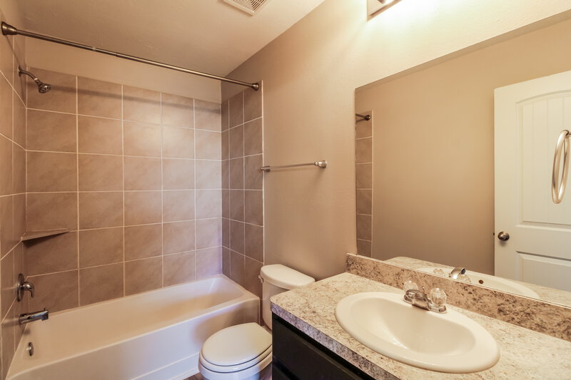 2,110/Mo, 21110 Sugar Orchard Lane Tomball, TX 77375 Main Bathroom View